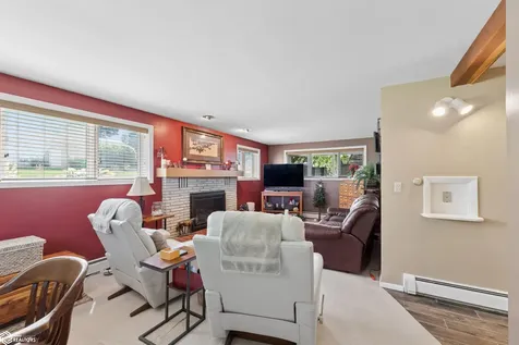 1703 1st Avenue N Clear Lake IA 50428