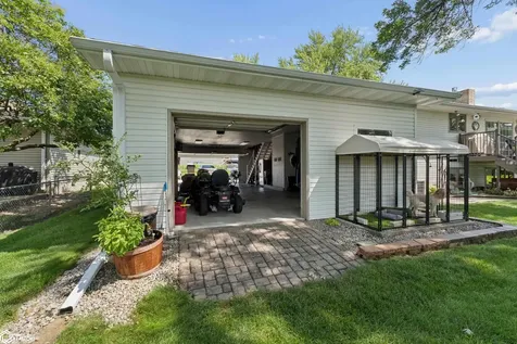 1703 1st Avenue N Clear Lake IA 50428