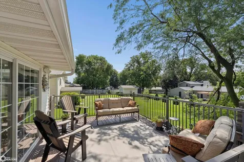 1703 1st Avenue N Clear Lake IA 50428