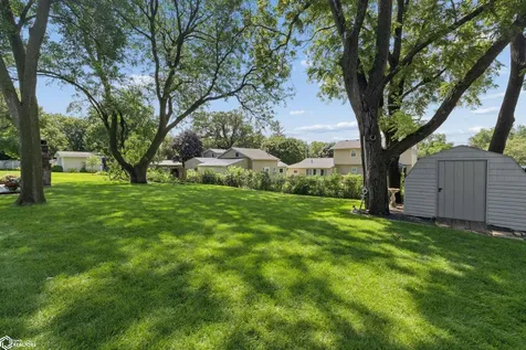 1703 1st Avenue N Clear Lake IA 50428