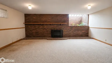 206 N 1st Avenue E Lake Mills IA 50450