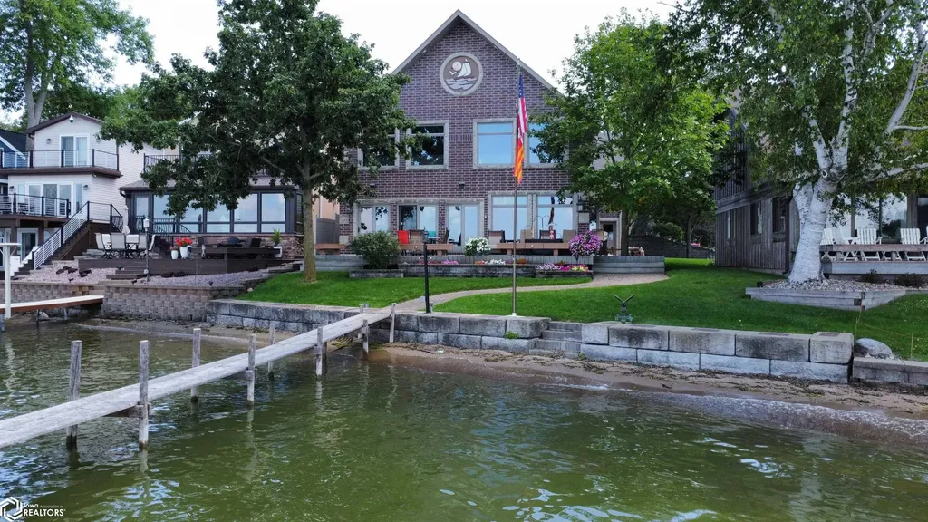 15441 Bayside Avenue Clear Lake IA 50428