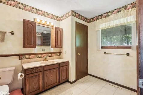 3112 Crystal Drive Burlington IA 52601