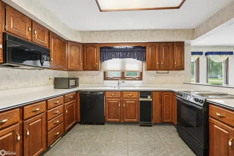 3112 Crystal Drive Burlington IA 52601