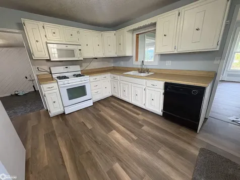 1905 14th Avenue Eldora IA 50627