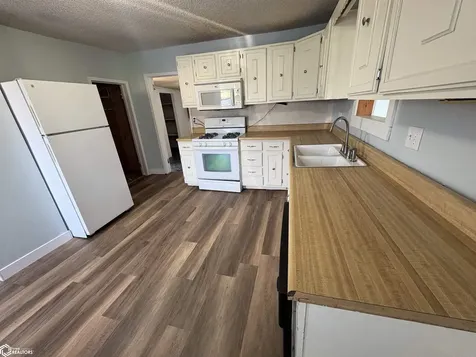 1905 14th Avenue Eldora IA 50627