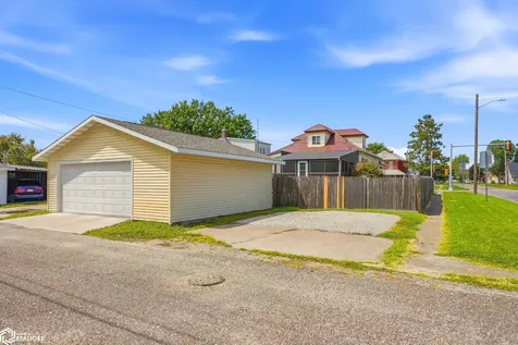 2004 Avenue H Fort Madison IA 52627