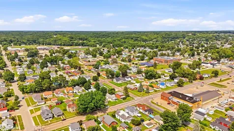 2004 Avenue H Fort Madison IA 52627