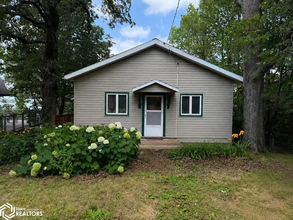 3662 240th Street Clear Lake IA 50428