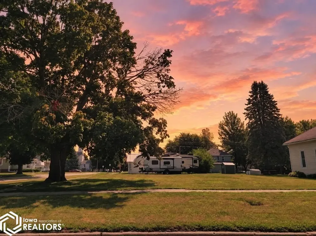 121 N Shuffleton Street Sigourney IA 52591