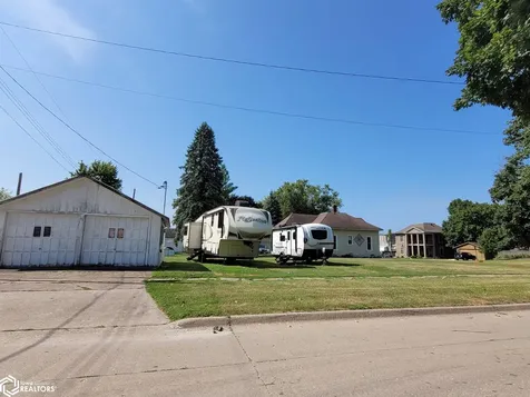 121 N Shuffleton Street Sigourney IA 52591