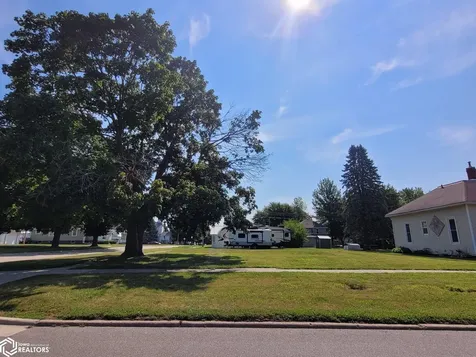 121 N Shuffleton Street Sigourney IA 52591
