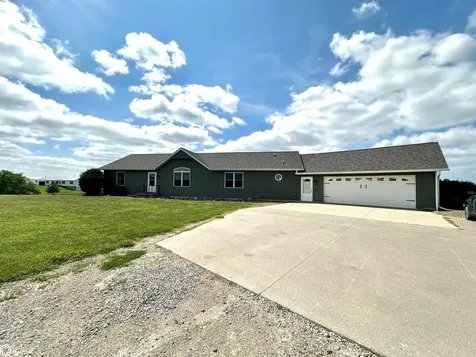 346 Ewart Road Grinnell IA 50112