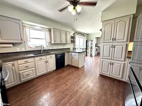 346 Ewart Road Grinnell IA 50112