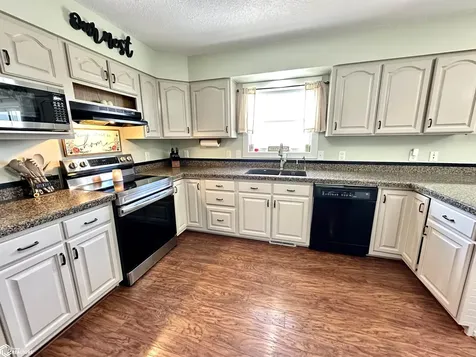 346 Ewart Road Grinnell IA 50112