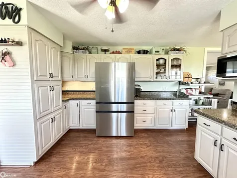 346 Ewart Road Grinnell IA 50112