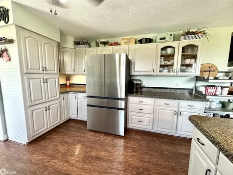 346 Ewart Road Grinnell IA 50112