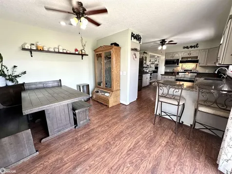 346 Ewart Road Grinnell IA 50112