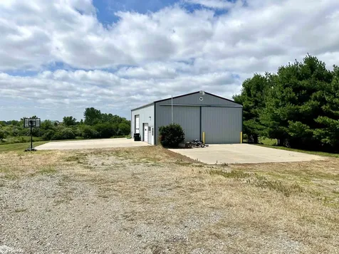 346 Ewart Road Grinnell IA 50112