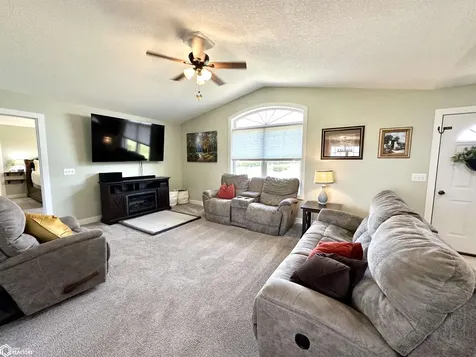 346 Ewart Road Grinnell IA 50112