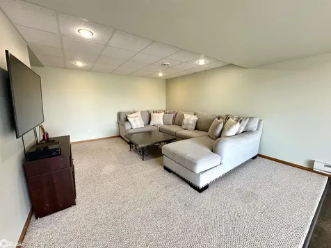 346 Ewart Road Grinnell IA 50112