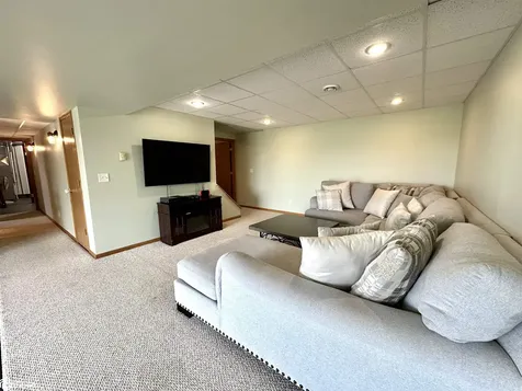 346 Ewart Road Grinnell IA 50112