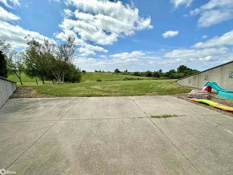 346 Ewart Road Grinnell IA 50112