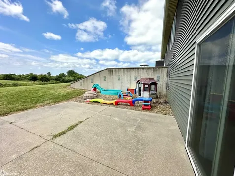 346 Ewart Road Grinnell IA 50112