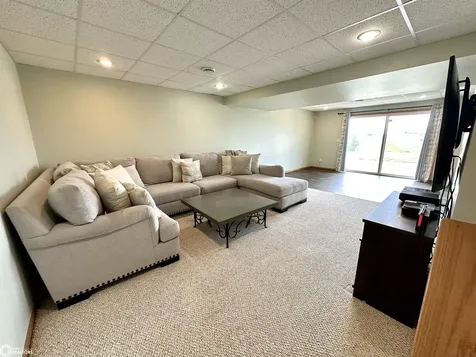 346 Ewart Road Grinnell IA 50112