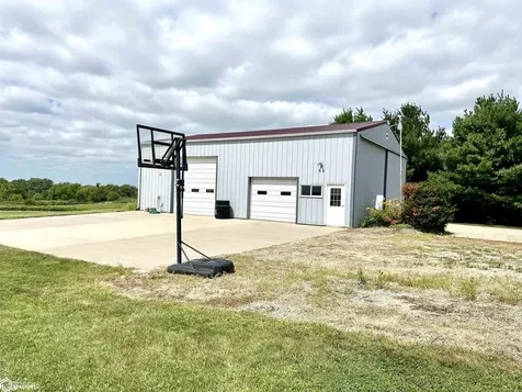 346 Ewart Road Grinnell IA 50112