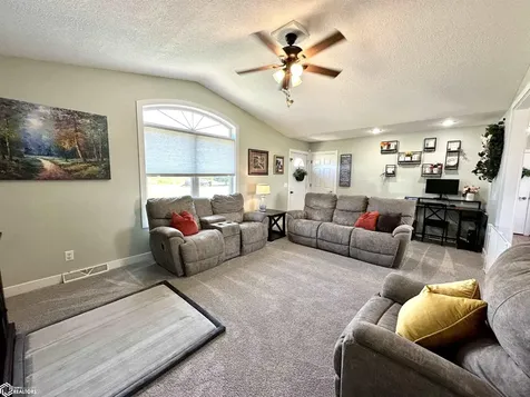 346 Ewart Road Grinnell IA 50112