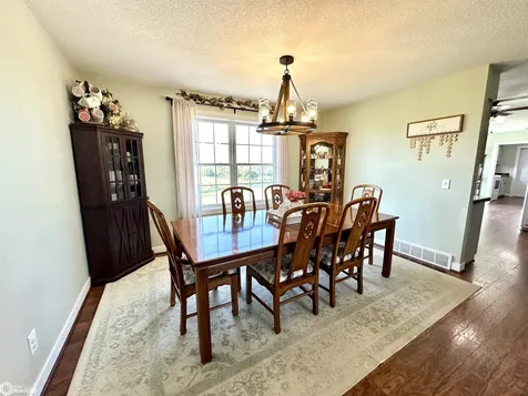 346 Ewart Road Grinnell IA 50112