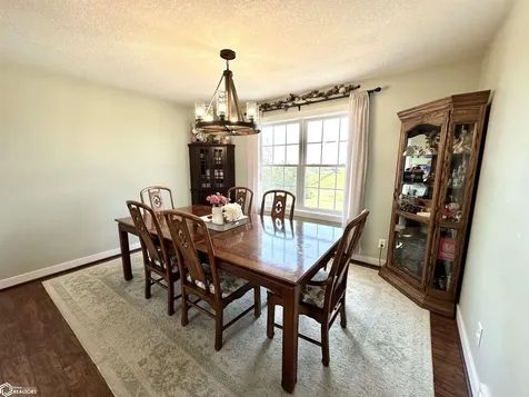 346 Ewart Road Grinnell IA 50112