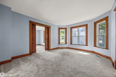1806 8th Avenue Belle Plaine IA 52208