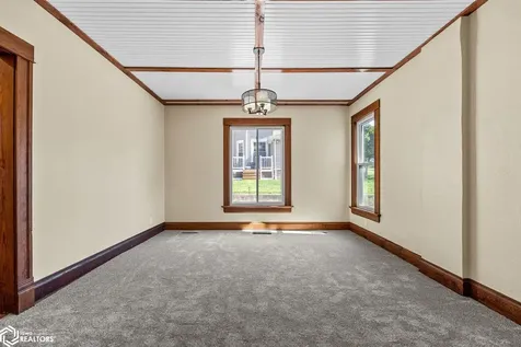 1806 8th Avenue Belle Plaine IA 52208