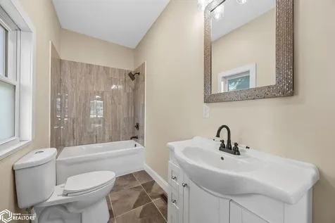 1806 8th Avenue Belle Plaine IA 52208