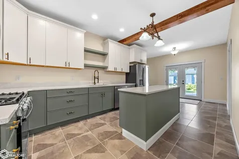 1806 8th Avenue Belle Plaine IA 52208