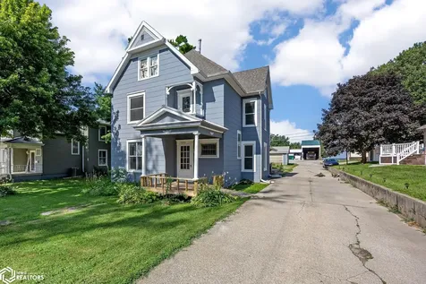 1806 8th Avenue Belle Plaine IA 52208