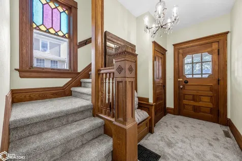 1806 8th Avenue Belle Plaine IA 52208