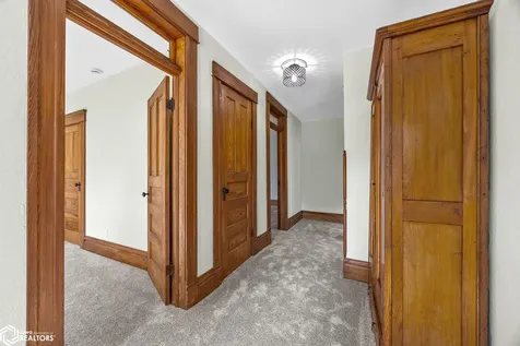 1806 8th Avenue Belle Plaine IA 52208