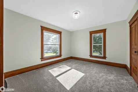1806 8th Avenue Belle Plaine IA 52208