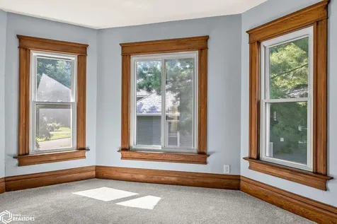 1806 8th Avenue Belle Plaine IA 52208