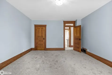 1806 8th Avenue Belle Plaine IA 52208