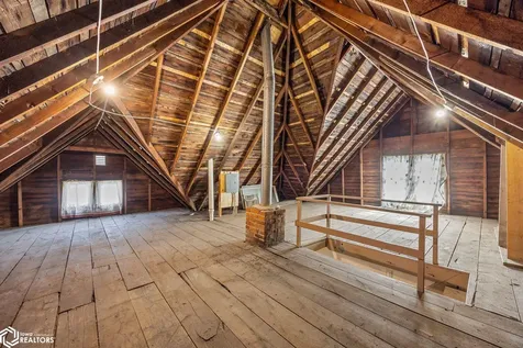 1806 8th Avenue Belle Plaine IA 52208