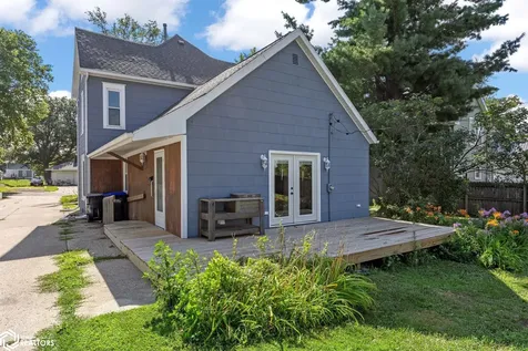 1806 8th Avenue Belle Plaine IA 52208
