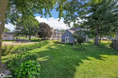 1806 8th Avenue Belle Plaine IA 52208