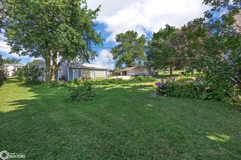 1806 8th Avenue Belle Plaine IA 52208