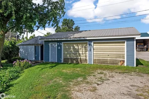 1806 8th Avenue Belle Plaine IA 52208