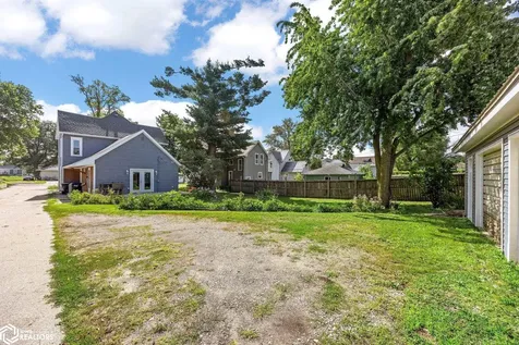 1806 8th Avenue Belle Plaine IA 52208