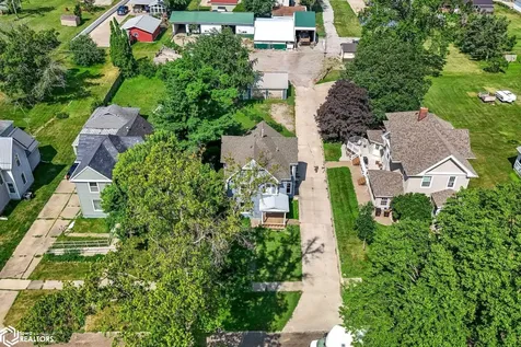 1806 8th Avenue Belle Plaine IA 52208